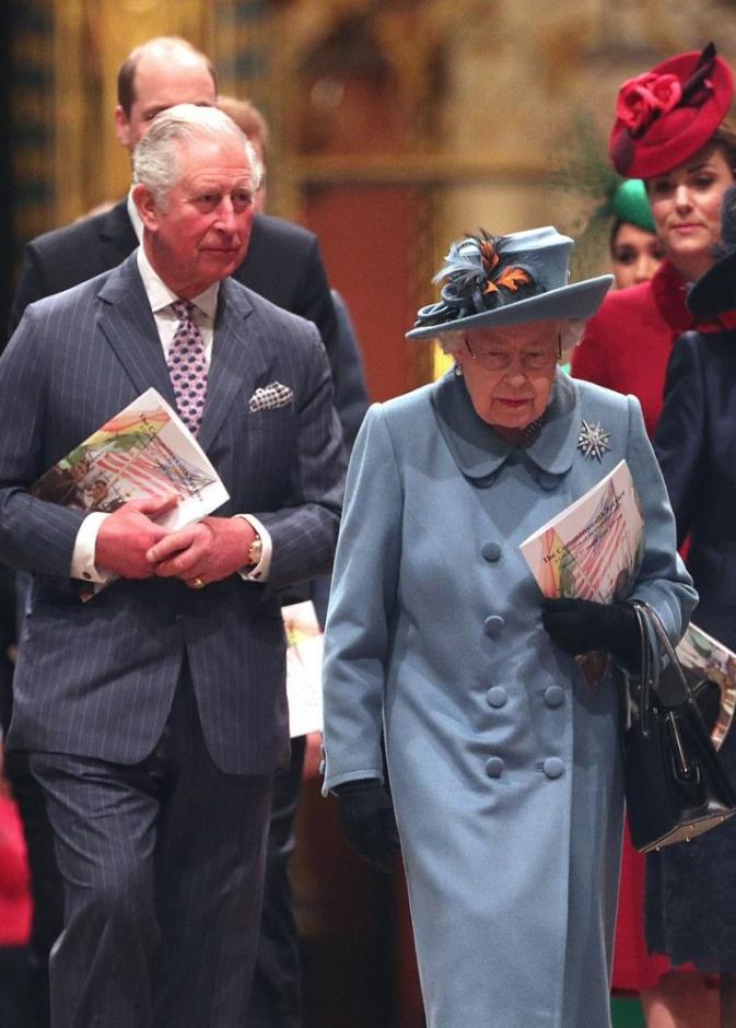 ملكة بريطانيا تشكر المتطوعين في قطاع الصحة