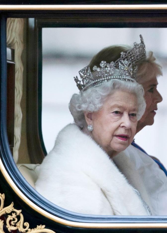 "بكل هدوء".. تواجه العائلة المالكة البريطانية أصعب المواقف