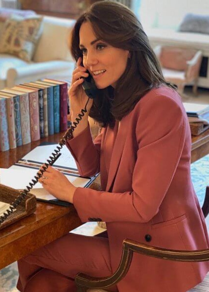 كيت ميدليتون تواصل عملها من الحجر المنزلي