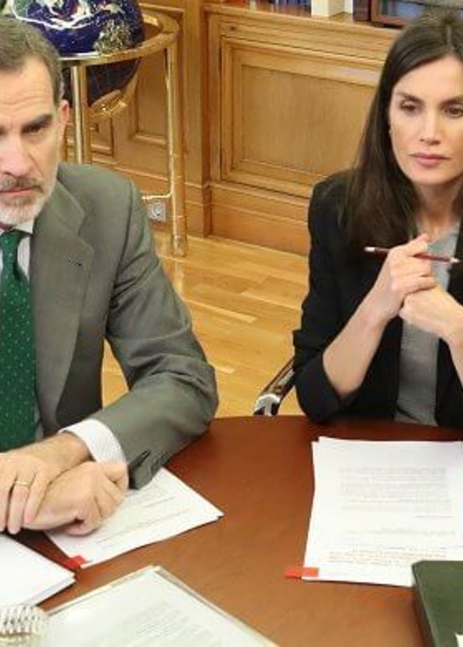 ملك وملكة إسبانيا يعقدان اجتماع رقمي مع ممثلي الصليب الأحمر في إسبانيا