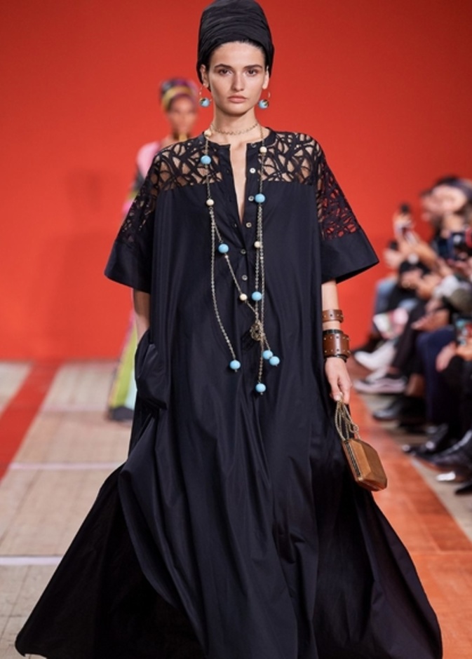Elie Saab لوك شرقي أسود