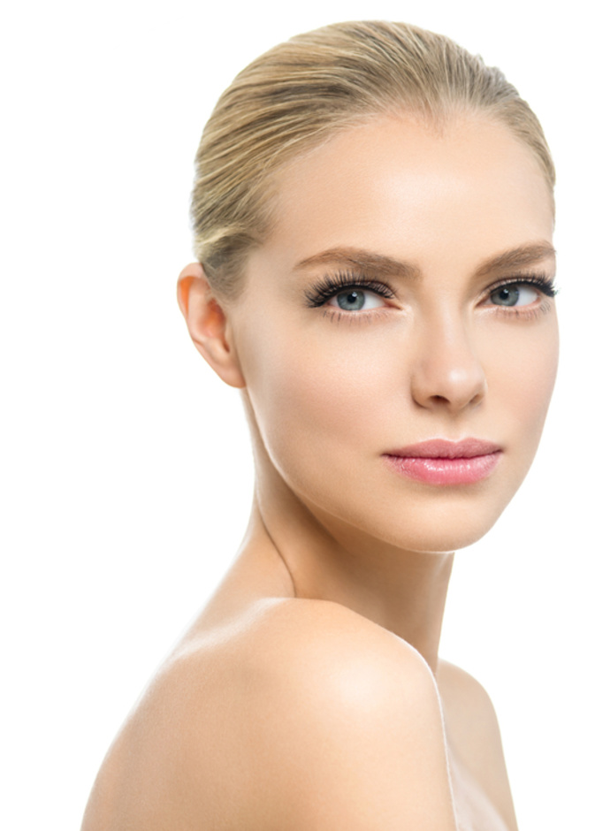 لا تقومي بإزالة الرموش بعنف 