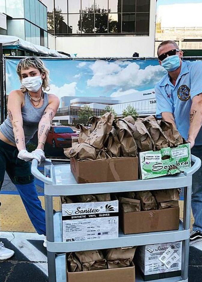 مايلي سايرس و كودي سيمبسون 