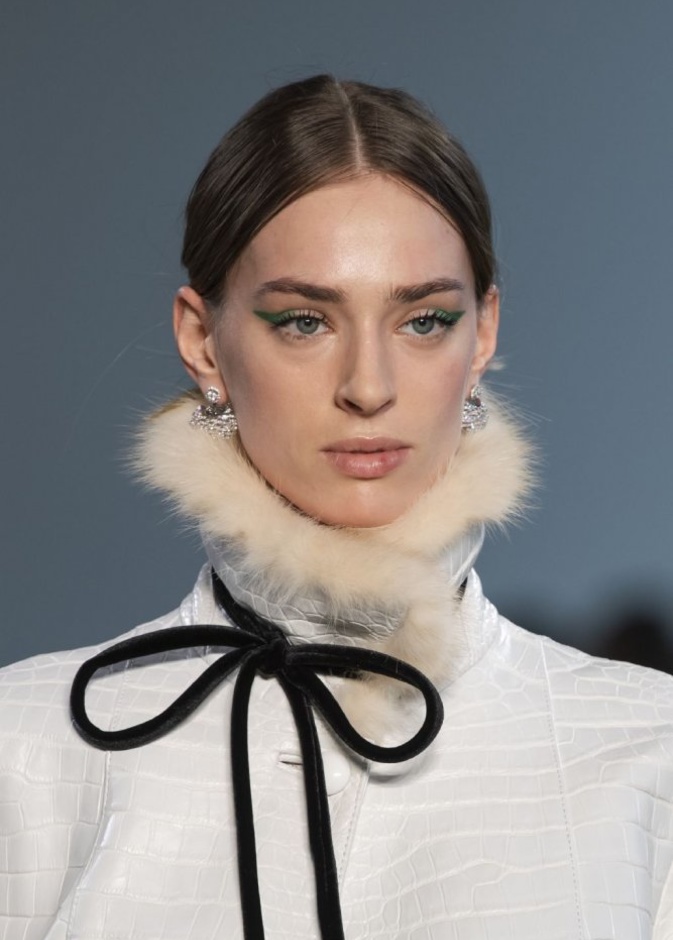 كيفية رسم الايلاينر العريض والمجنح من وحي دار Bibhu Mohapatra