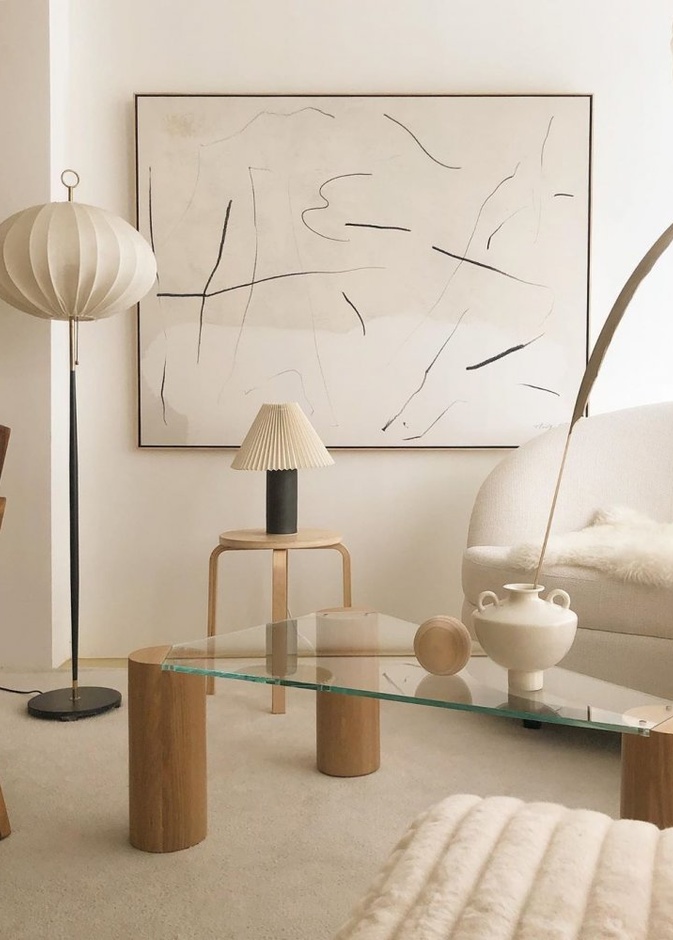  البيج مع الخشب في ديكور غر فة معيشة أنيقة وعصرية