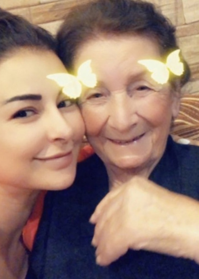 ماغي بو غصن تنشر الإيجابية لمتابعيها مع أقوال جدتها البالغة من العمر 103 عام