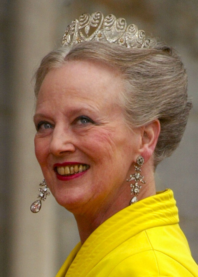 تعرف على أجمل التيجان التي تزينت بها الملكة مارغريت الثانية والأميرة ماري 