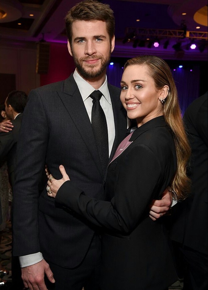 ليام هيمسوورث و مايلي سايرس 