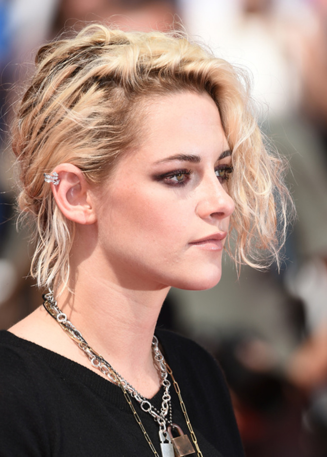  أناقة كريستين ستيوارت بأقراط cuff من الماس