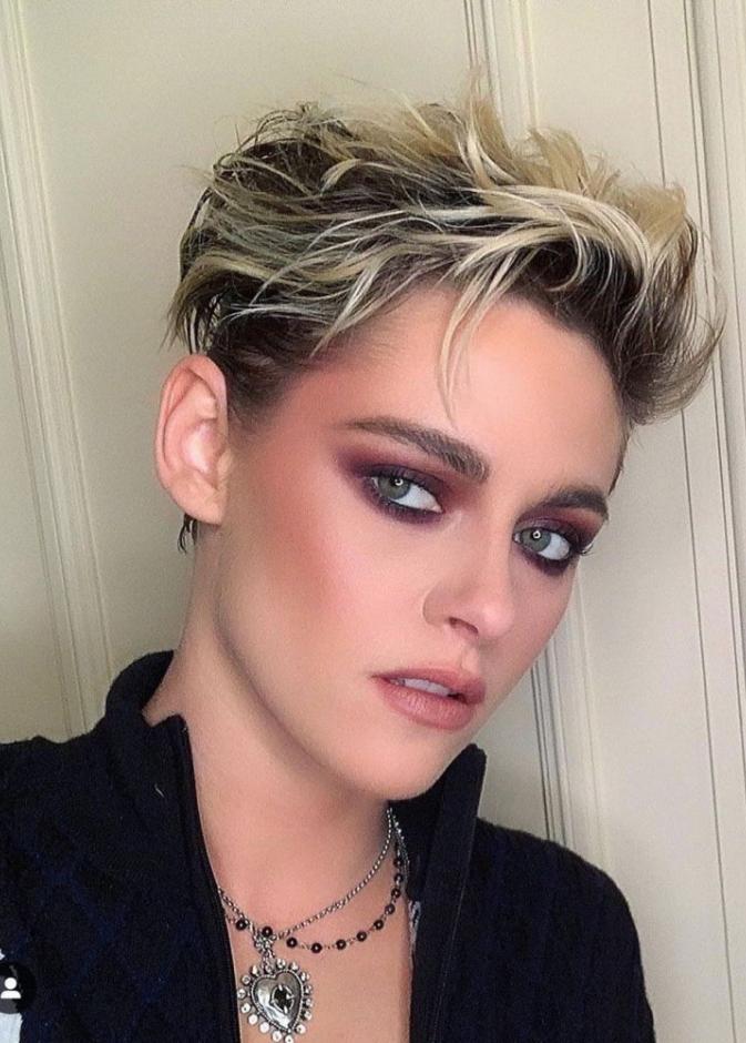 تعتمد  Kristen Stewart على رموشها الطبيعية