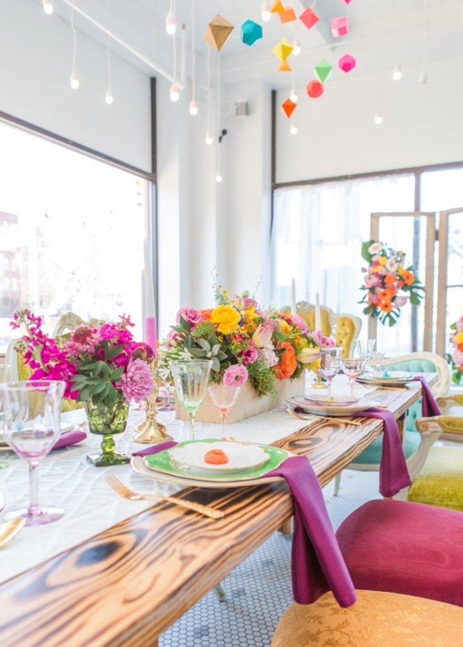  الزهور والأوراق الملونة لزينة غرفة طعام ربيعية