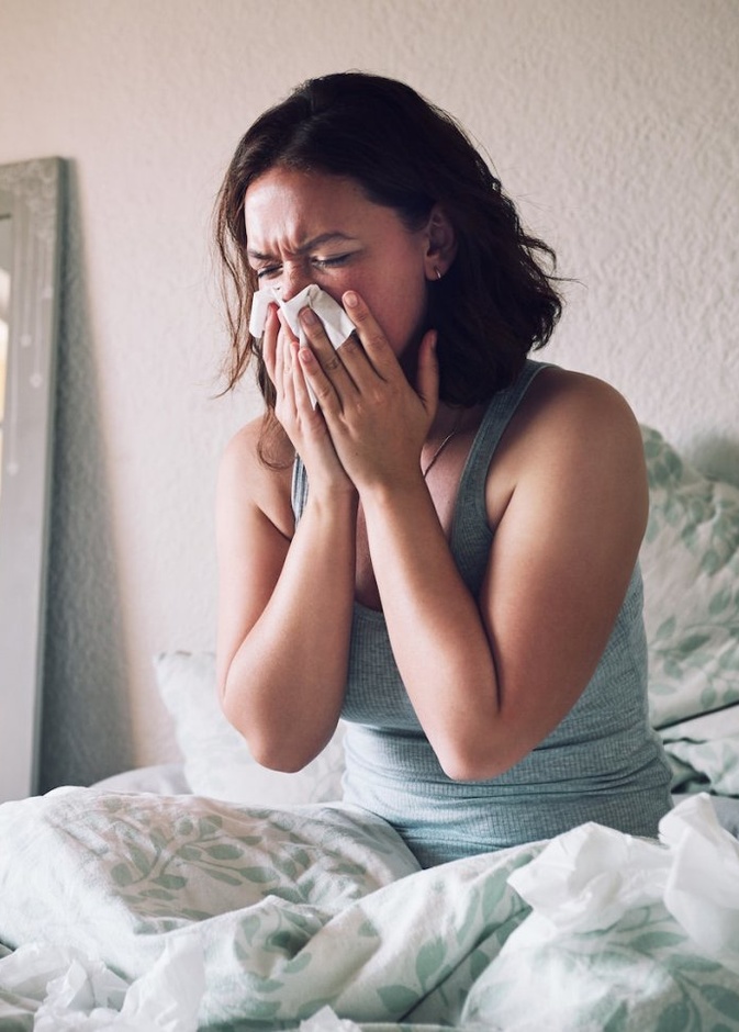أعراض الحساسية الموسمية تتحسن مع الرعاية على عكس أعراض كورونا