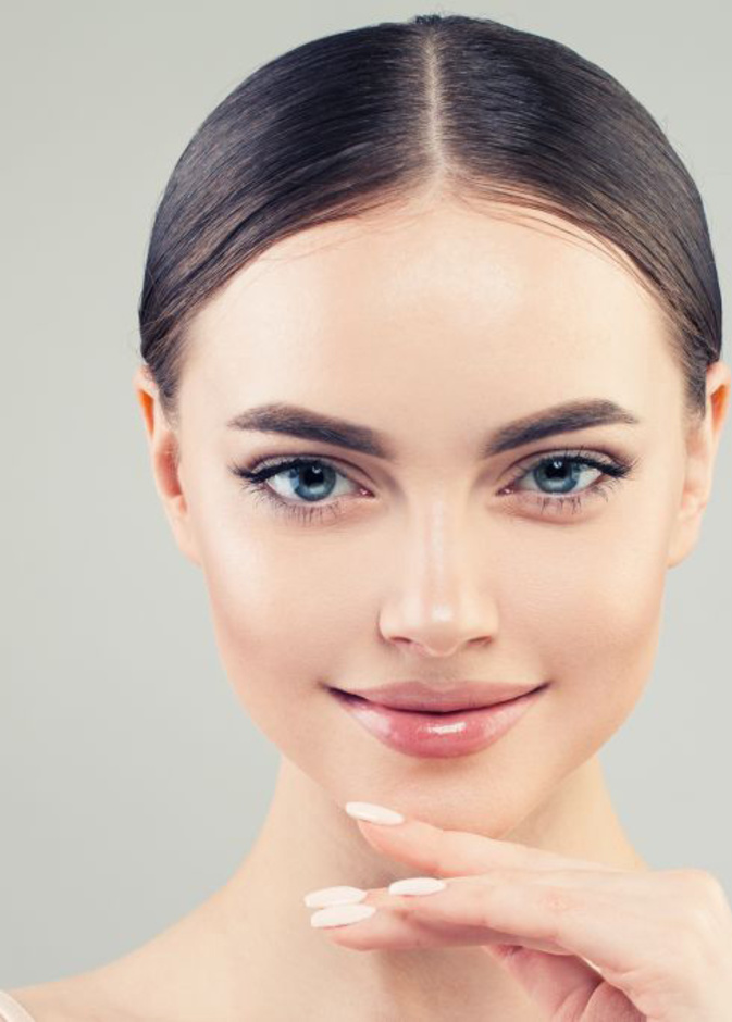 خلطات طبيعية لملئ فراغات الحواجب وتكثيف الشعر