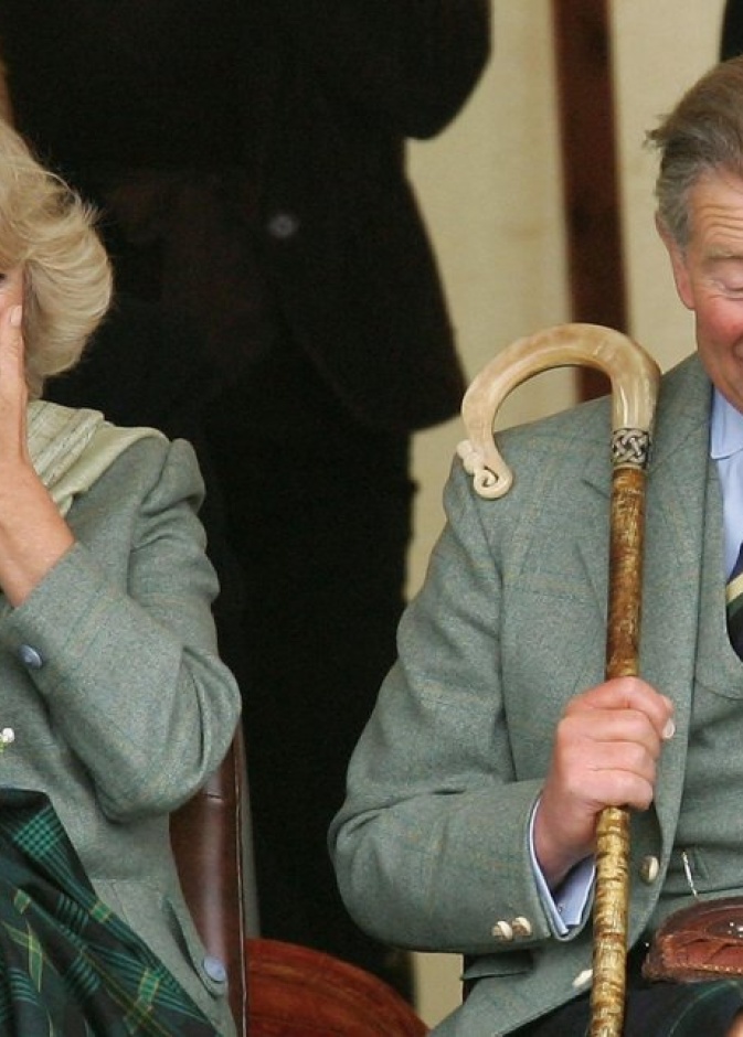 تشارلز الضاحك مع كاميلا.. الحزين مع ديانا