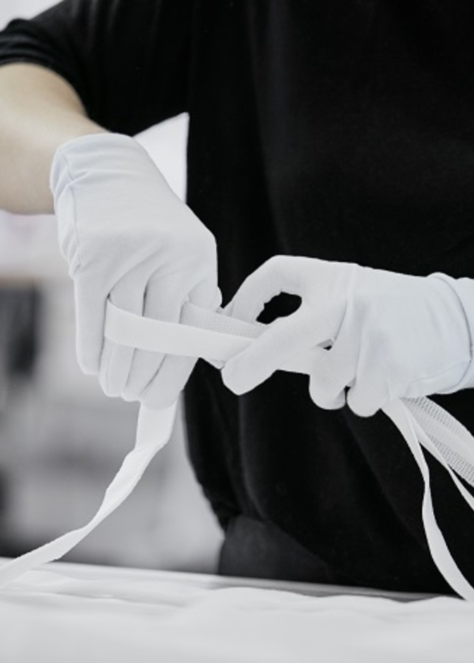 Louis Vuitton تبدأ بخياطة آلاف الأثواب الطبية لمستشفيات باريس