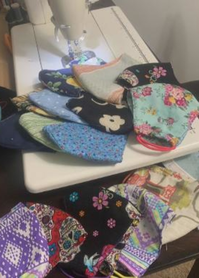  صنعت عروس المستقبل 400 كمامة خلال اسبوع واحد