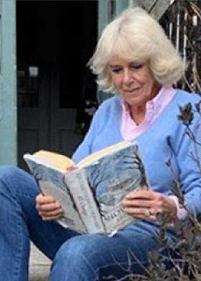 كاميلا باركر تكشف عن الكتب المفضلة لديها خلال فترة الحجر المنزلي