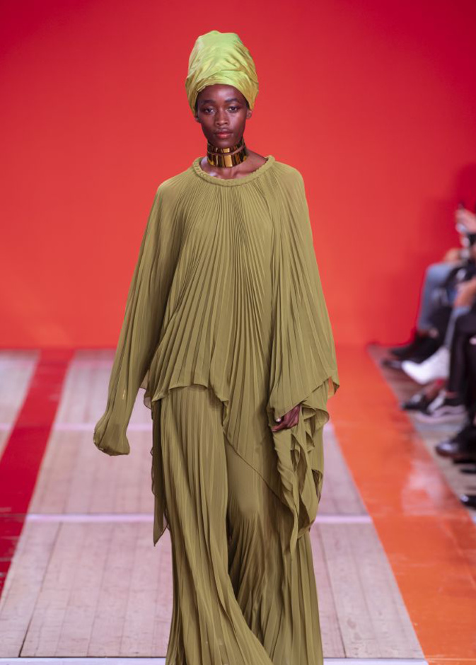 ملابس باللون الاخضر الزيتي موضة رمضان 2020 من Elie Saab