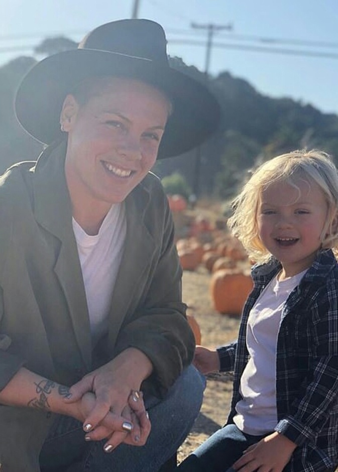 بينك و ابنها 