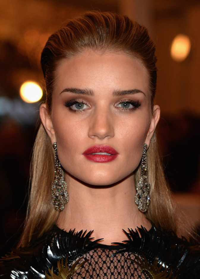 أقراط روزي هنتنغتون وايتلي من لورين شوارتز