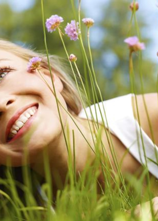 صفات المرأة في سن الأربعين