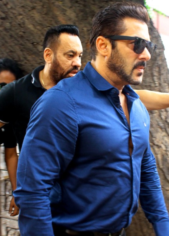 سلمان خان يستضيف أصدقائه في منزله الريفي