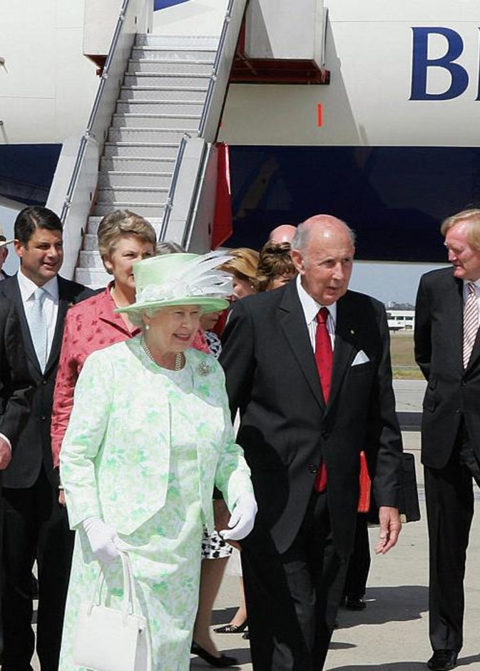 كيف يتحكم البروتوكول الملكي في سفر العائلة المالكة البريطانية إلى خارج المملكة المتحدة؟