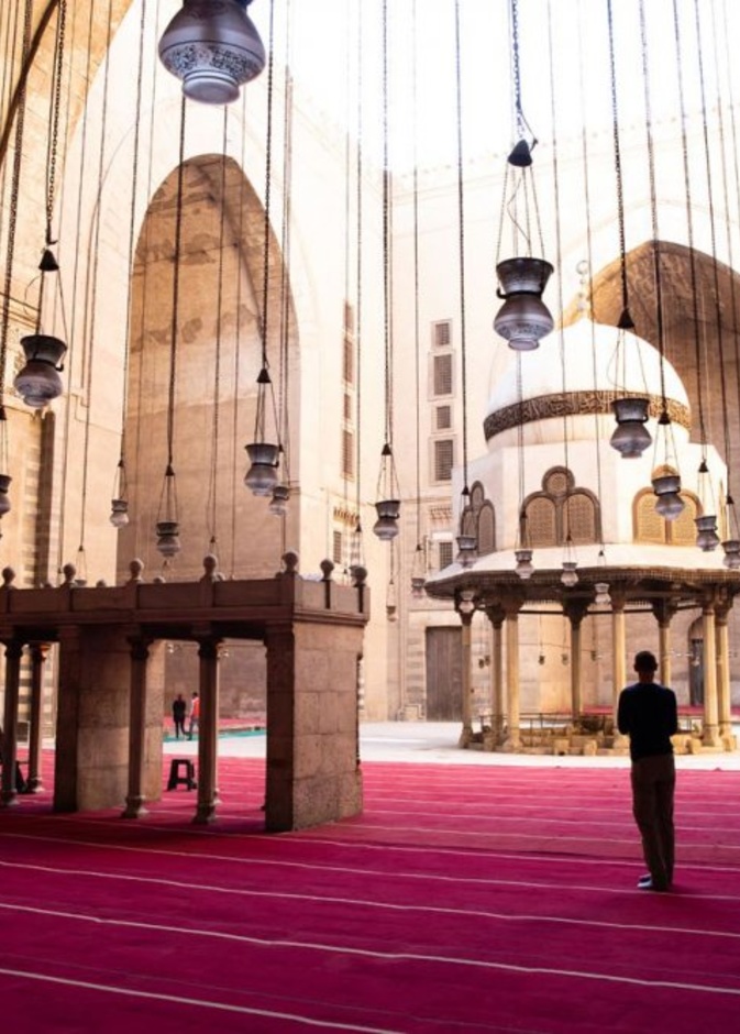 أجواء ساحرة في مدرسة السلطان حسن