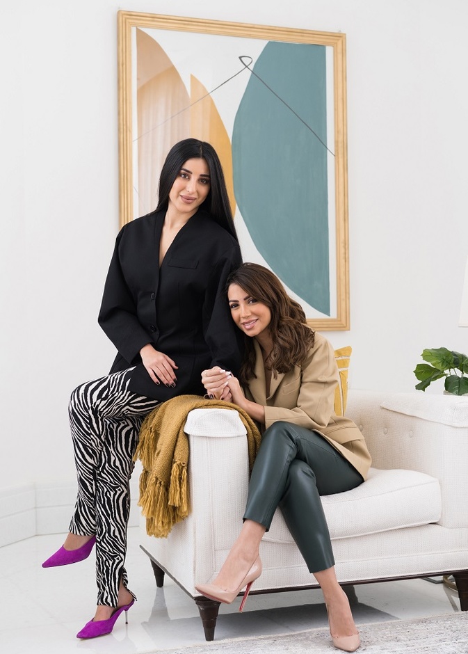 المؤثرة الاجتماعية السعودية بيان لنجاوي ومنسقة المظهر السعودية مها الحامد