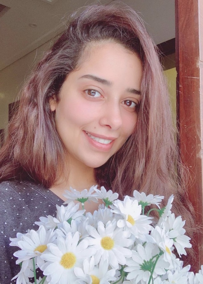 نشرت بلقيس فتحي صورة جديدة لها من الحجر الصحي