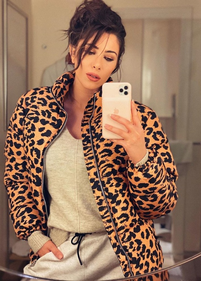 ملابس كاجوال ويومية مع الجاكيت البارزة بنقشات جلد الحيوان من دانييلا رحمه