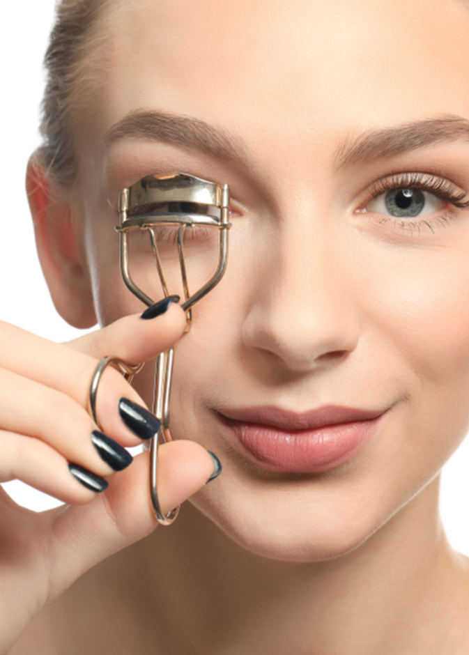  إجعلي عينيك تبدو أكبر بخطوات بسيطة في المكياج