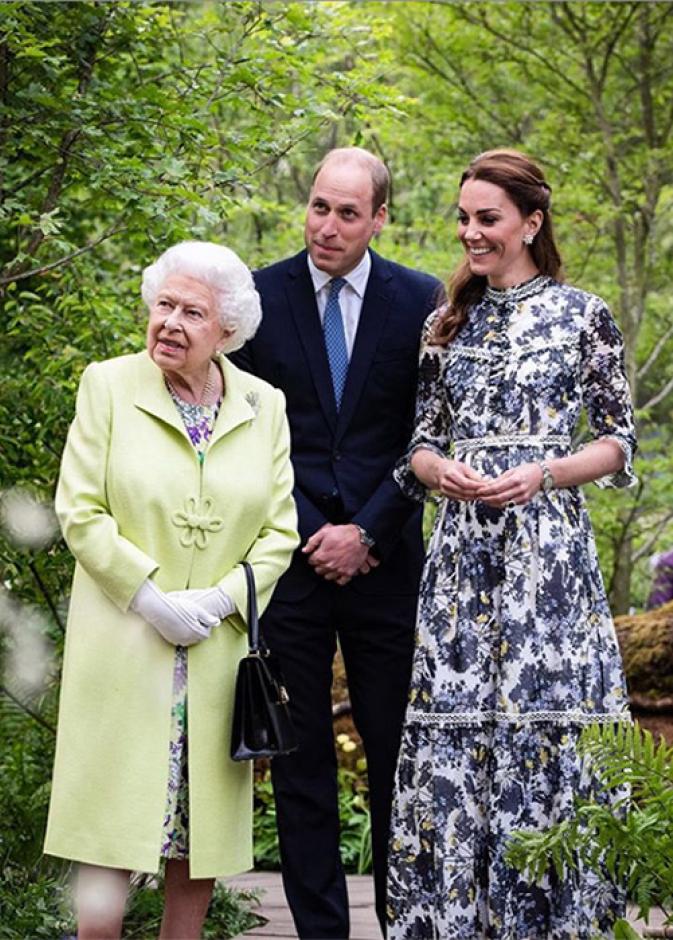 تهنئة الأمير ويليام وزجته للملكة إليزابيث الثانية