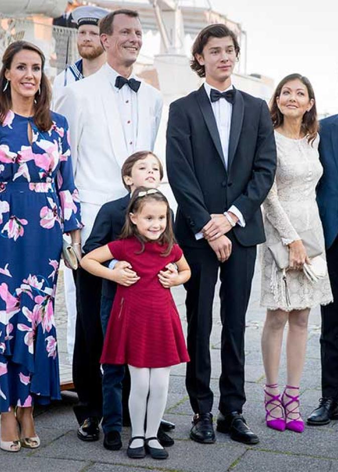 الأمير خواكيم وأسرته أقاموا بشكل مؤقت في قصر أمالينبورغ