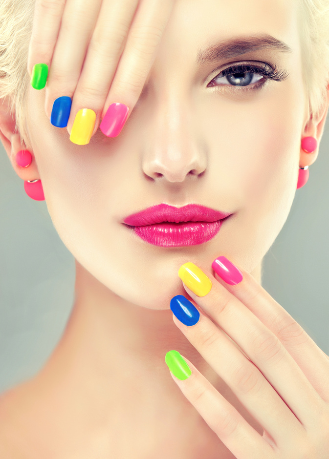 مناكير ملون