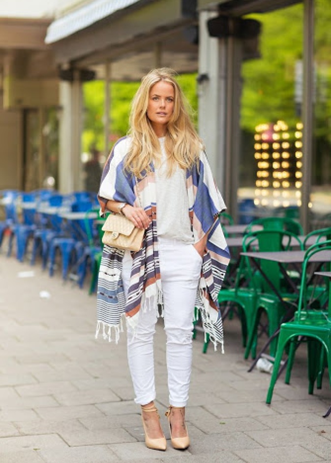 اعتمدي الشال الصيفي بأسلوب ناعم وأنيق