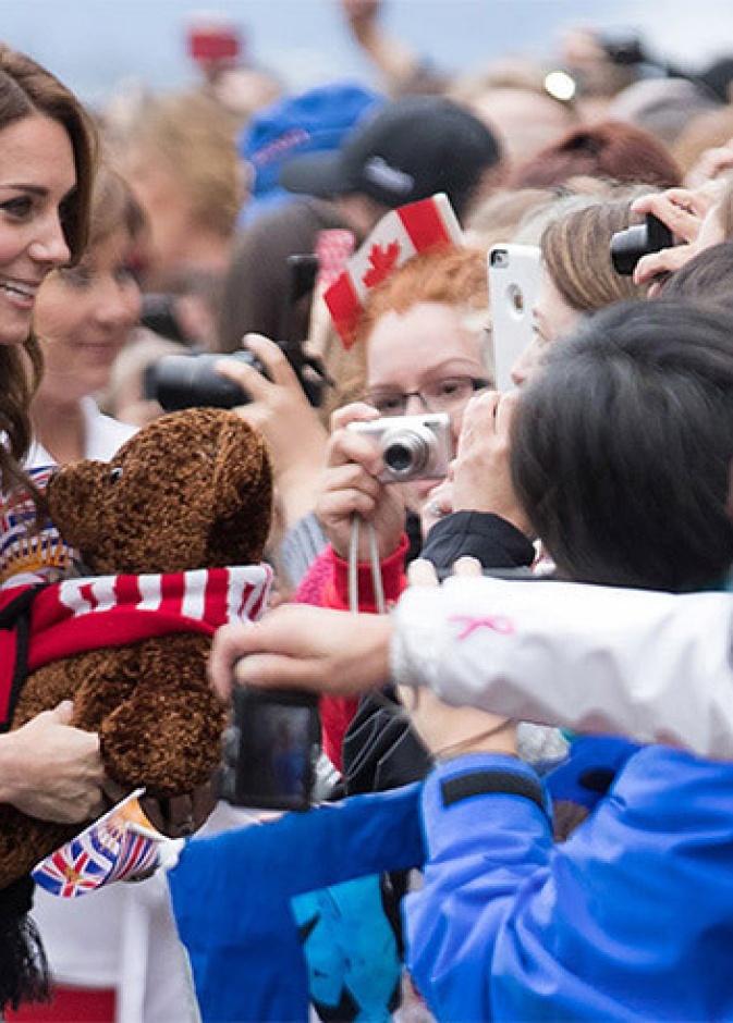 من دبابيس الشعر إلى السجاد اليدوي.. أبرز الهدايا التي حصلا عليها ويليام وكيت في جولاتهم الملكية