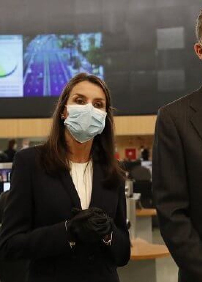 ملك وملكة إسبانيا يزوران مركز طبي للطوارئ