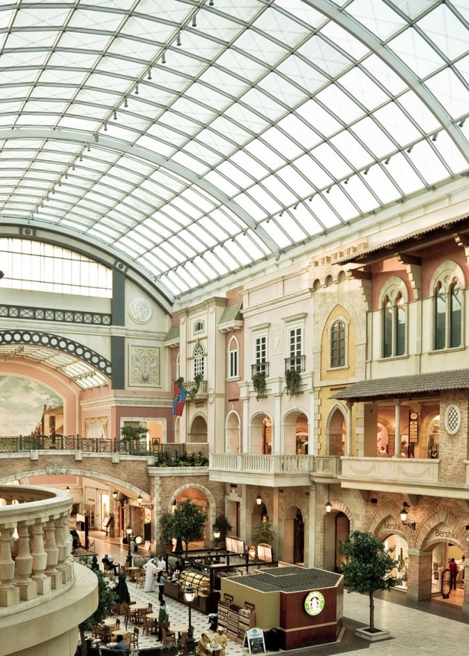 مولات دبي التي بدأت في استقبال زوارها