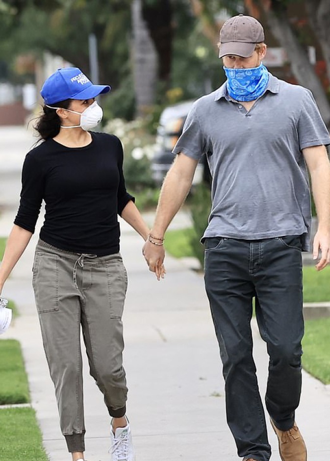  ميغان ماركل تتهم القصر بمحاباة كيت والانحياز لها ضدها