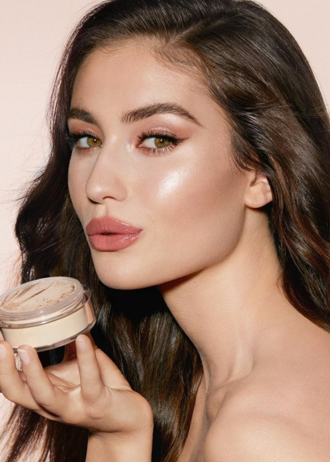 كيفية اخفاء شعر الوجه بالمكياج خلال شهر رمضان