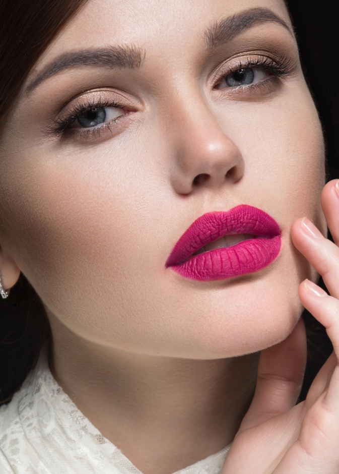ألوان أحمر الشفاه بدرجات الوردي لسهرات رمضان