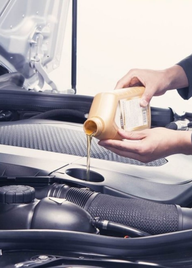زيت محرك السيارة
