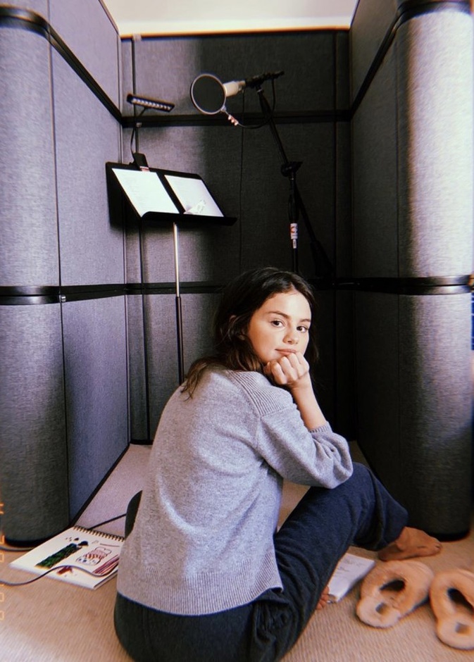 صنعت سيلينا غوميز ستوديو للغناء حتى تتمكن من العمل في المنزل