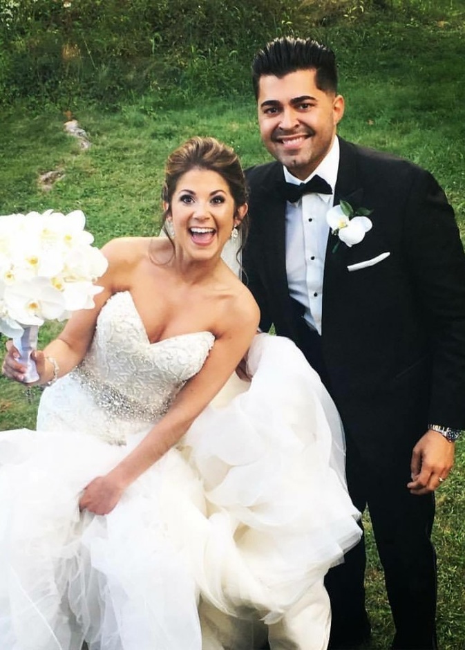 قصة زواج غريبة لزوجين التقيا منذ تاريخ الميلاد