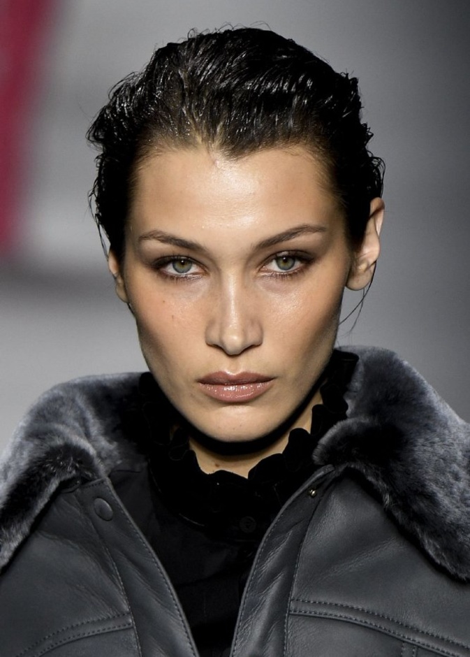 مكياج عيون برونزي وبراق لسهرات رمضان 2020 في المنزل من Alberta Ferretti