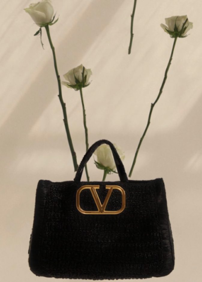 Valentino  تتعاون مع المصور والفنان عبدالله الماظ