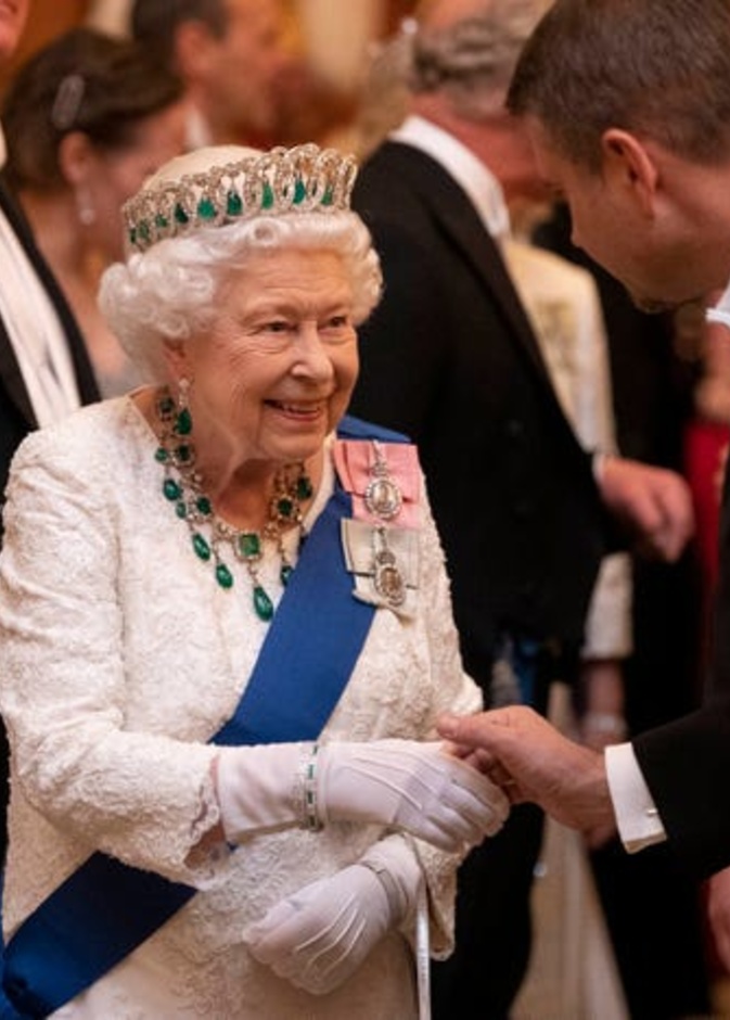 5 تصرفات يجب عليك تجنبها في حضور العائلة المالكة البريطانية