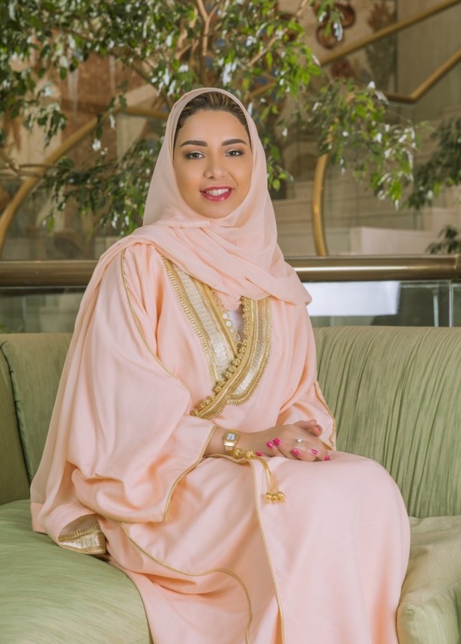 مدربة الأتيكيت السعودية دانية بن سعيدان