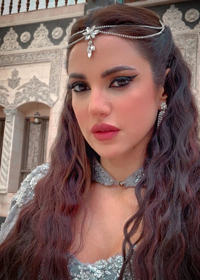 مكياج عيون شرقي وجريء بأسلوب النجمة درة زروق بطلة مسلسل الحرملك